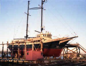 S-Jakobsen-Polish-Yacht-Drydock-12-84.jpg (62519 bytes)