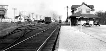 Quogue-Station-LJRR_viewE_c.1925_JamesVOsborne-Morrison.jpg (72486 bytes)