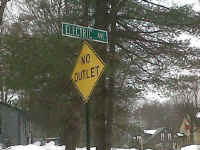 SIgn-Electric-Ave_No-Outlet.jpg (47177 bytes)