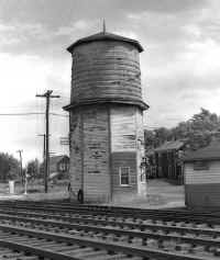 Water Tower - Greenport - 1952.jpg (140327 bytes)