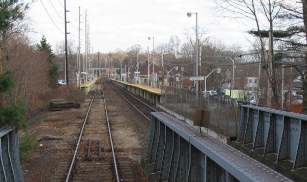 http://trainsarefun.com/lirr/before_after/smithtown12-06-2006john61.jpg