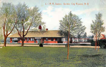 lirr-Garden-City-Estates-station_colorized-postcard_c.1901.jpg (82223 bytes)