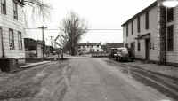Station-Farmingdale-Division St. Xing - Southbound - 4-24-47.jpg (96888 bytes)