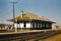 Station-Greenport_viewNE_c.1959_Keller.jpg (91644 bytes)