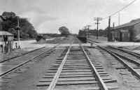 Islip_Railroad-Ave_viewE_c.1944_Weber.jpg (36713 bytes)
