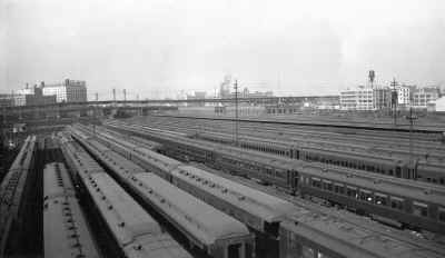 PRR Pullman-Coach Yard-Sunnyside-View W towards Tower Q-Queens Blvd - c. 1921 (J.V.Osborne-D. Keller).jpg (75082 bytes)
