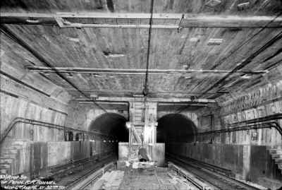 PRR Tunnels under 6th Ave at 32nd St (View E) - 05-12-39 (Keller).jpg (112115 bytes)