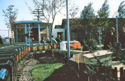 LIRR - World's Fair - LIRR Miniature Train Ride at FAIR Tower - 9-18-65.JPG (188079 bytes)