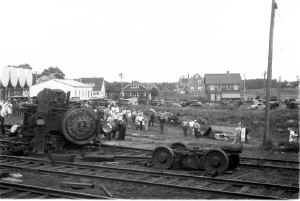 1-PRR-E3sd-917 in Wreck W. of Marcy Ave-Riverhead, NY (View N) - 09-06-34 (Keller).jpg (74069 bytes)