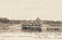 Swezey-St-Bridge_viewN-from-boat_Swan-River-East-Patchogue_c.1900.jpg (69701 bytes)