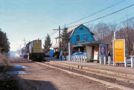 Northport-Station_LIRR-207_train-4234_ViewW_12-04-1974_RichardMakse.jpg (89715 bytes)