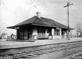 Station-Greenlawn - 1918 (LIRR-Keller).jpg (90541 bytes)