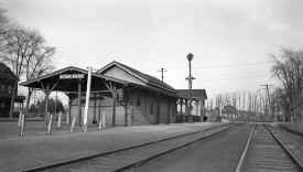 Station-Kings Park-JO Block Limit Signals-View NE - c. 1937 (Winslow-Keller).jpg (62343 bytes)