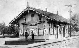 Syosset-Station_telegraph agents_c.1910_ TomMontalbano.jpg (104067 bytes)
