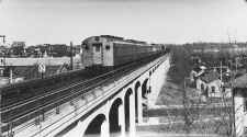MU_Train_Nearing_Distant_Sta-Playland-View_E-c. 1954_(Keller).jpg (853813 bytes)