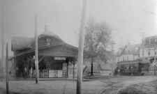 Station-Roslyn and Trolley-View NW-1910.JPG (41867 bytes)