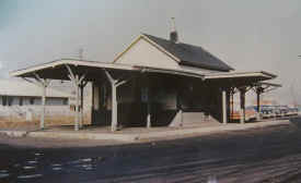 Bellport-Station_viewSW_3-1959_Emery-SUNY.jpg (58630 bytes)