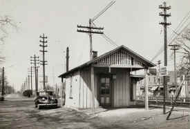 Station-New Hyde Park-c. 1948.jpg (72043 bytes)