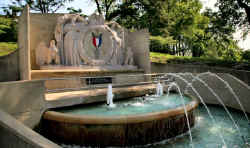 Eagle-Scout-Fountain-tribute_Kansas-City_MattArmstrong.jpg (72342 bytes)